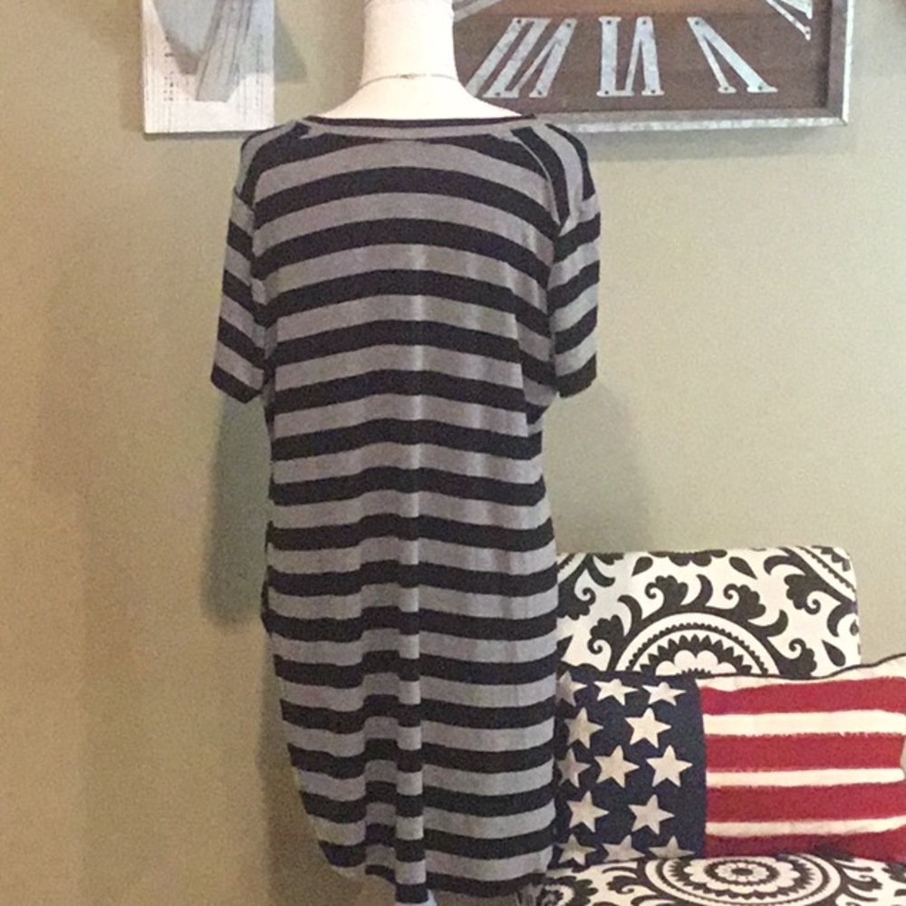 Mossimo- Tee - Picture 2 of 4